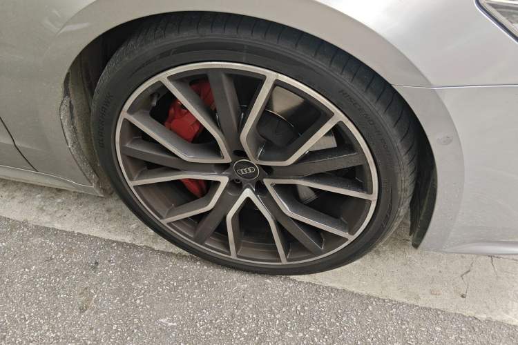 Used Audi S7 2022 2.9 TFSI quattro Right Front Wheel Hub