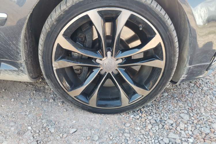 Used Audi S8 2008 S8 5.2 FSI quattro Right Front Wheel Hub