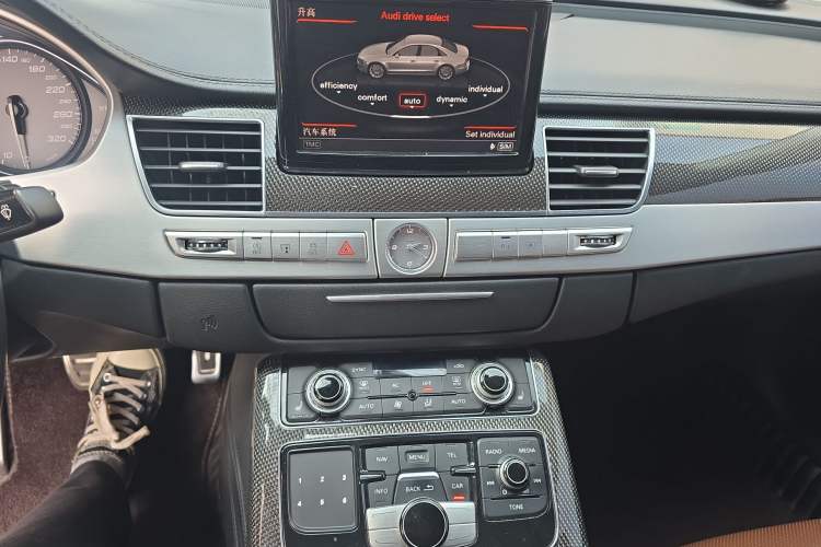 Used Audi S8 2013 S8 4.0TFSI quattro Audio And AC Panel