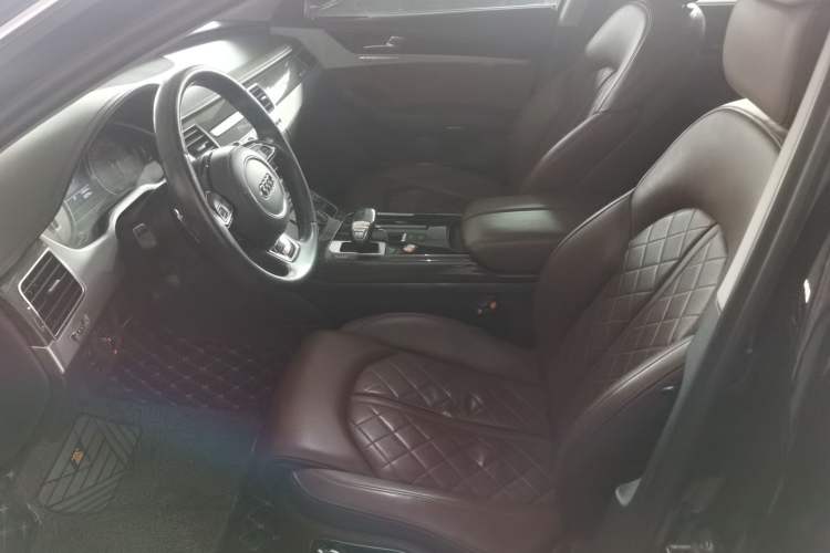 Used Audi S8 2013 S8 4.0TFSI quattro Interior 1