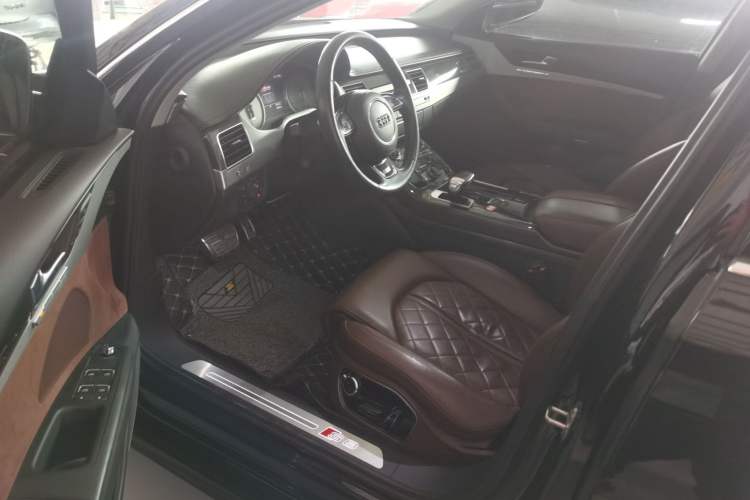 Used Audi S8 2013 S8 4.0TFSI quattro Interior 2