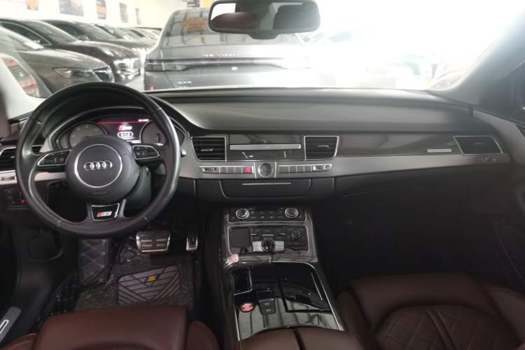 Used Audi S8 2013 S8 4.0TFSI quattro Interior 4
