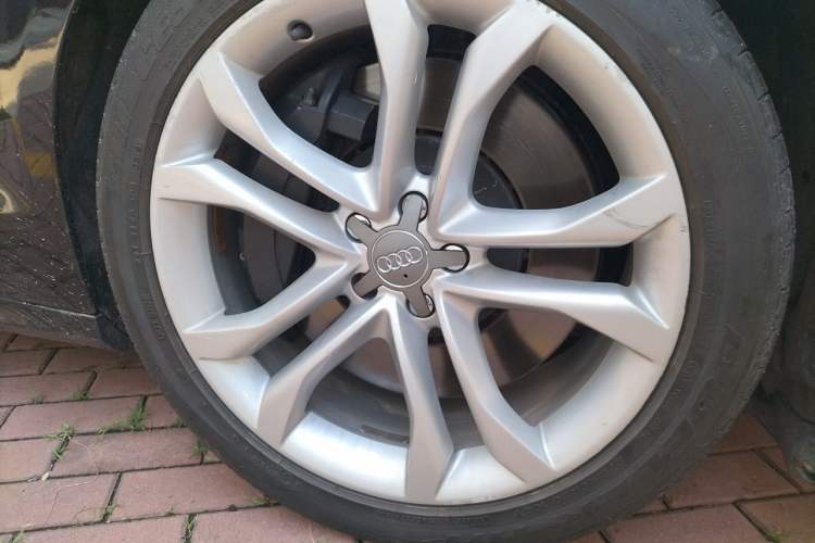 Used Audi S8 2013 S8 4.0TFSI quattro Right Front Wheel Hub