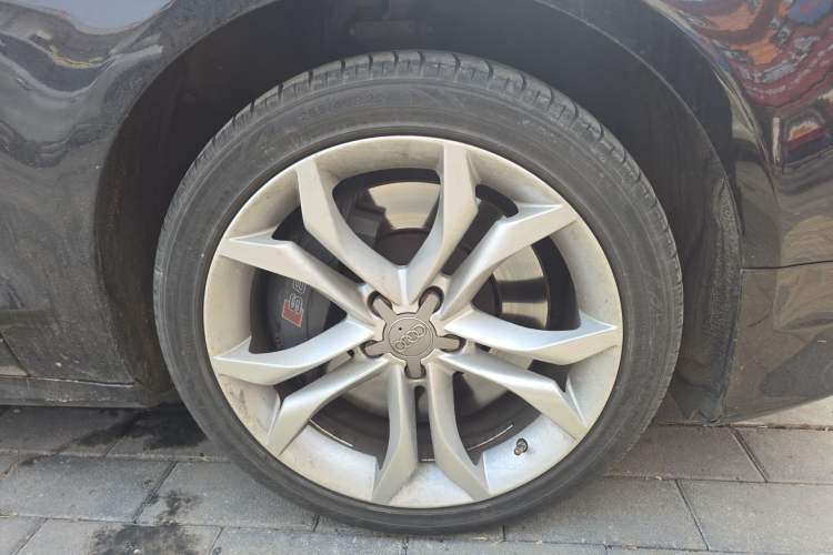 Used Audi S8 2013 S8 4.0TFSI quattro Right Front Wheel Hub