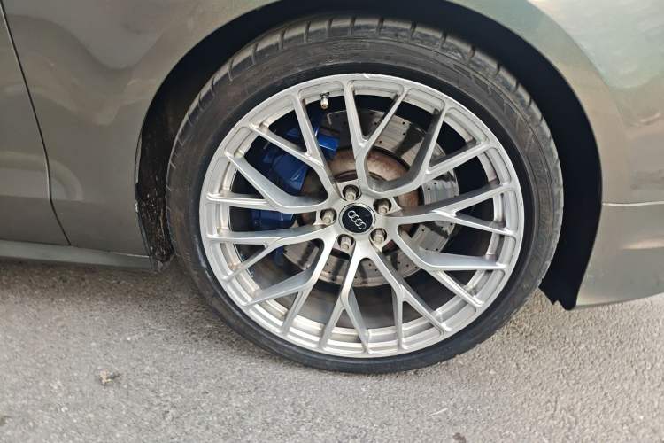Used Audi S8 2013 S8 4.0TFSI quattro Right Front Wheel Hub
