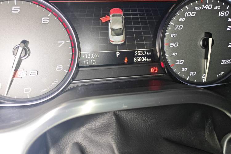 Used Audi S8 2013 S8 4.0TFSI quattro Odometer Close Up