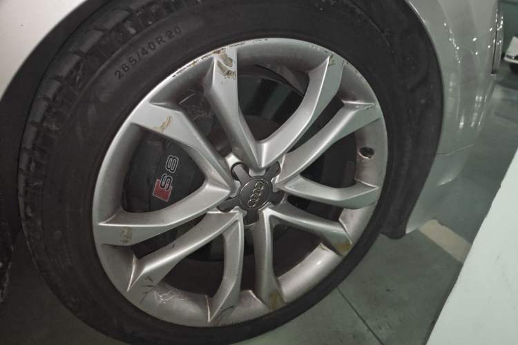 Used Audi S8 2013 S8 4.0TFSI quattro Right Front Wheel Hub