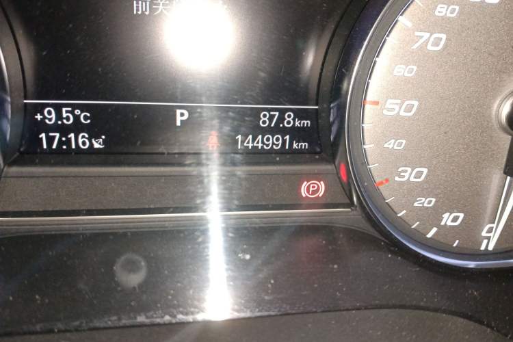Used Audi S8 2014 S8 4.0TFSI quattro Odometer Close Up