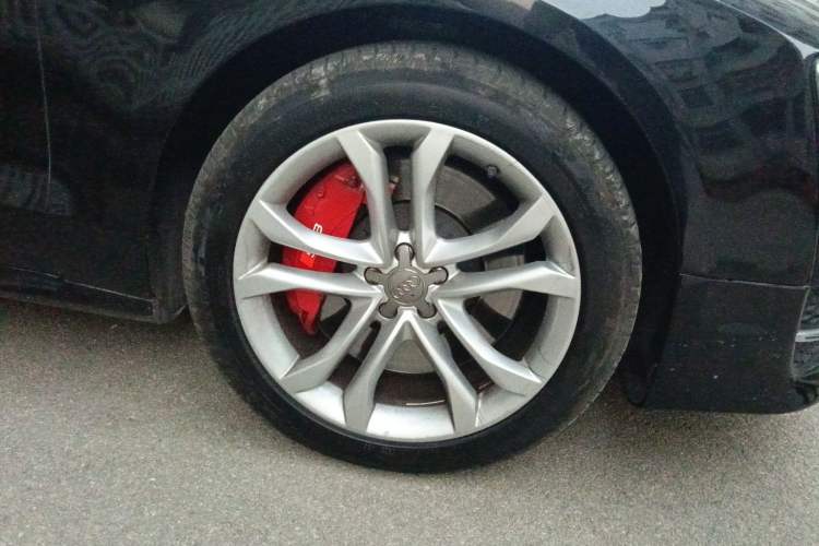 Used Audi S8 2014 S8 4.0TFSI quattro Right Front Wheel Hub