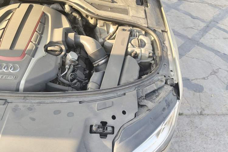 Used Audi S8 2014 S8 4.0TFSI quattro Engine Bay Left