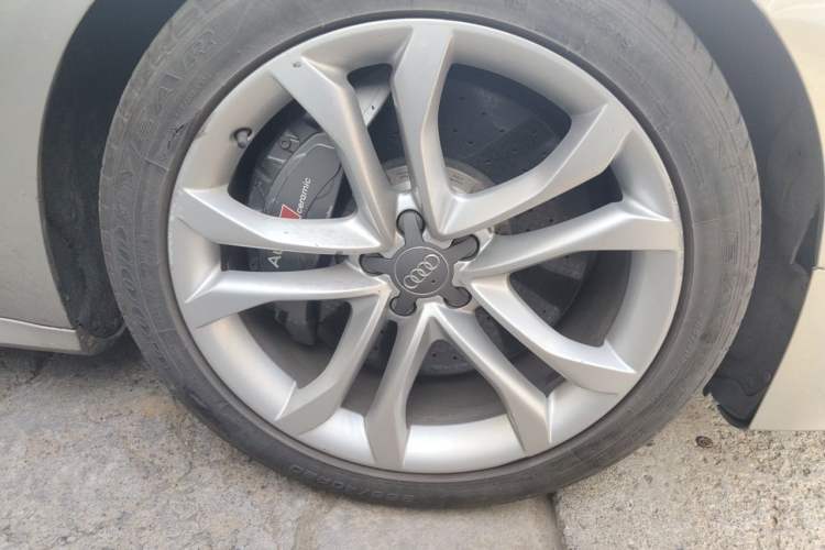 Used Audi S8 2014 S8 4.0TFSI quattro Right Front Wheel Hub