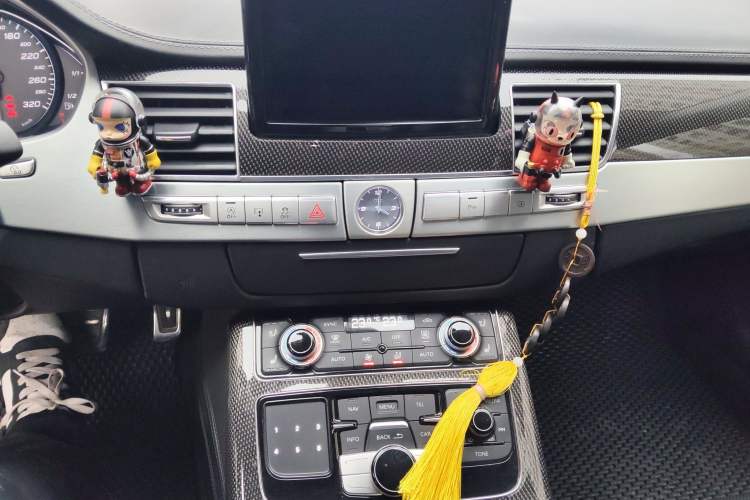 Used Audi S8 2014 S8 4.0TFSI quattro Audio And AC Panel