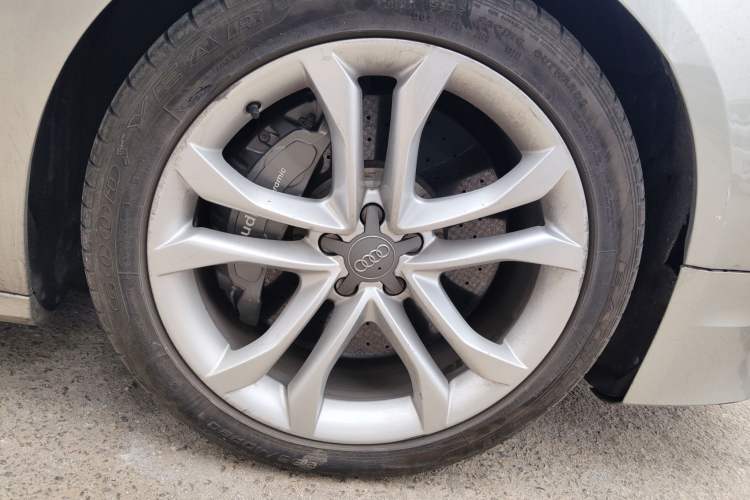 Used Audi S8 2014 S8 4.0TFSI quattro Right Front Wheel Hub