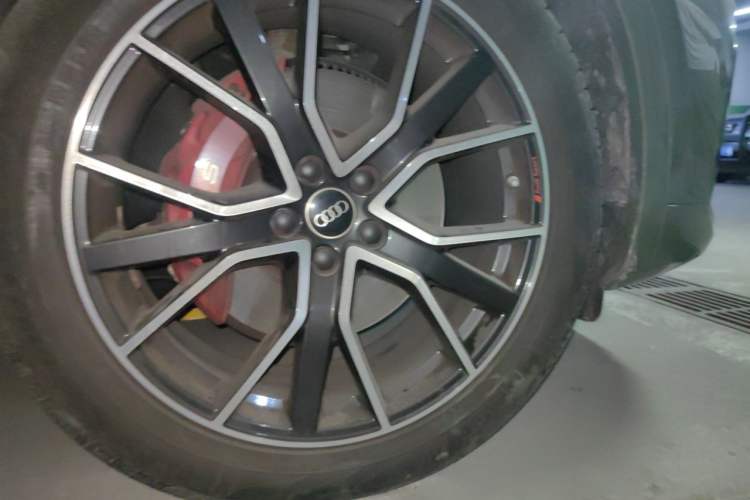 Used Audi SQ5 2021 3.0 TFSI quattro Right Front Wheel Hub