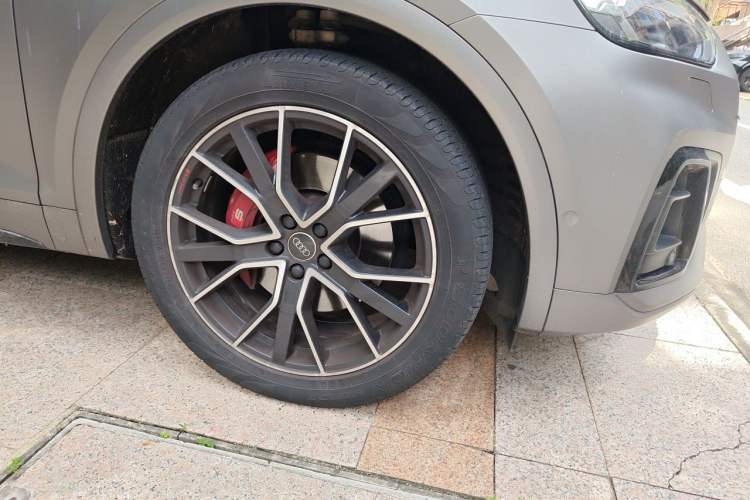 Used Audi SQ5 2021 3.0 TFSI quattro Right Front Wheel Hub