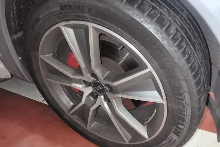 Used Audi SQ5 2021 3.0 TFSI quattro Right Front Wheel Hub