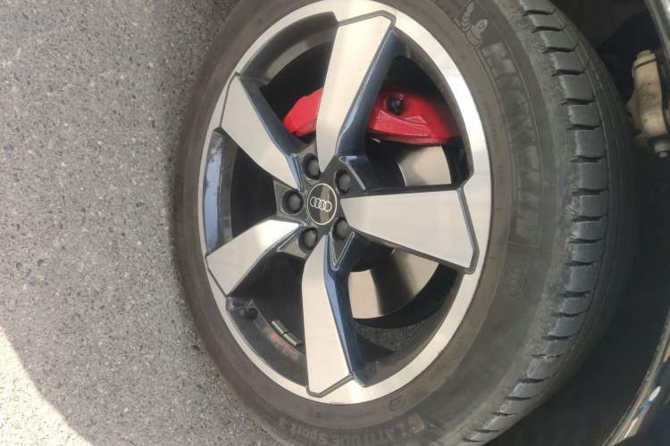 Used Audi SQ5 Sportback 2023 3.0 TFSI quattro Right Front Wheel Hub