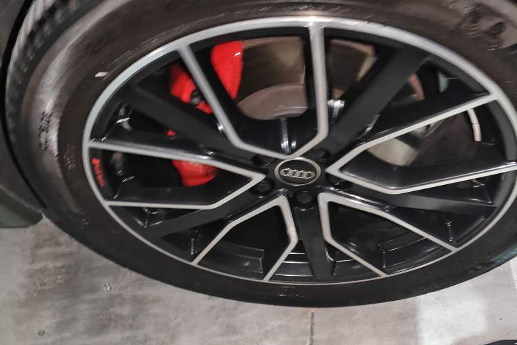 Used Audi SQ5 Sportback 2023 3.0 TFSI quattro Right Front Wheel Hub