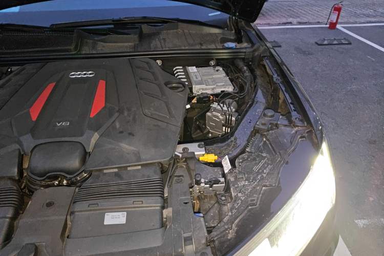 Used Audi SQ7 2024 4.0 TFSI Night Knight Edition Engine Bay Left
