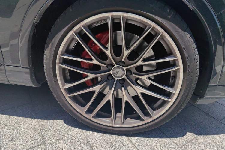 Used Audi SQ7 2024 4.0 TFSI Night Knight Edition Right Front Wheel Hub