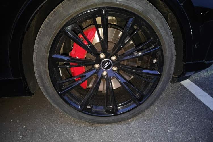 Used Audi SQ7 2024 4.0 TFSI Night Knight Edition Right Front Wheel Hub