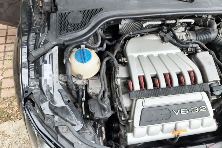 Used Audi TT 2008 TT 3.2 Quattro Engine Bay Right
