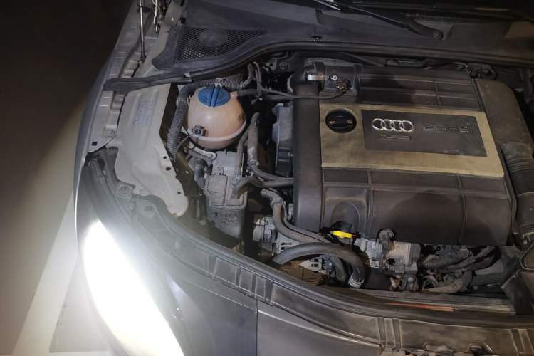 Used Audi TT 2008 TT Coupe 2.0TFSI Engine Bay Right