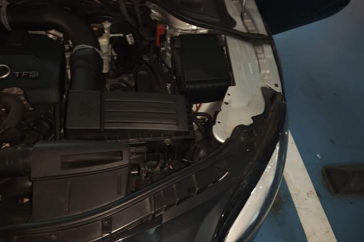 Used Audi TT 2011 TT Coupe 2.0 TFSI Engine Bay Left