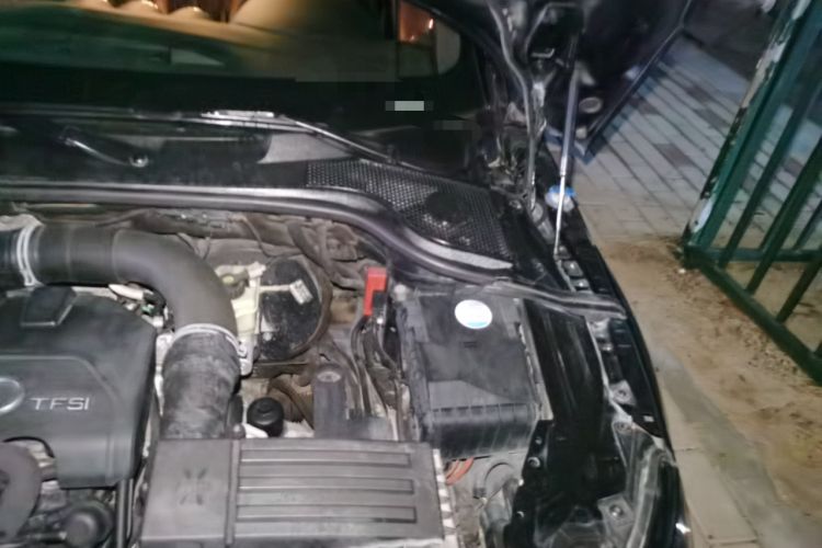 Used Audi TT 2011 TT Coupe 2.0 TFSI Engine Bay Left