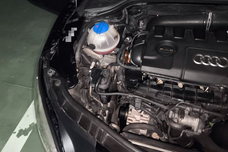 Used Audi TT 2011 TT Coupe 2.0 TFSI Engine Bay Right