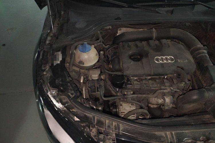 Used Audi TT 2011 TT Coupe 2.0 TFSI Engine Bay Right