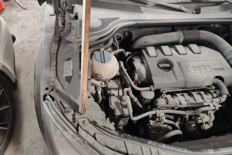 Used Audi TT 2011 TT Roadster 2.0TFSI Engine Bay Right