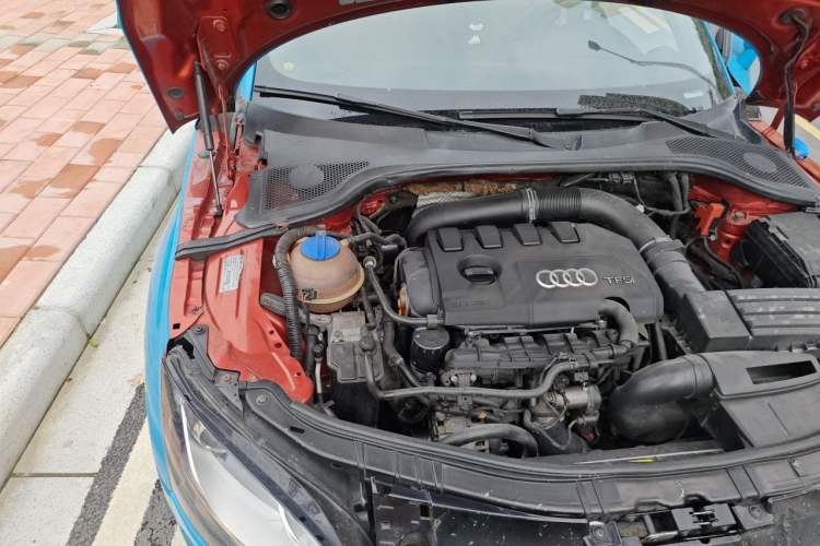 Used Audi TT 2011 TT Coupe 2.0 TFSI Engine Bay Right