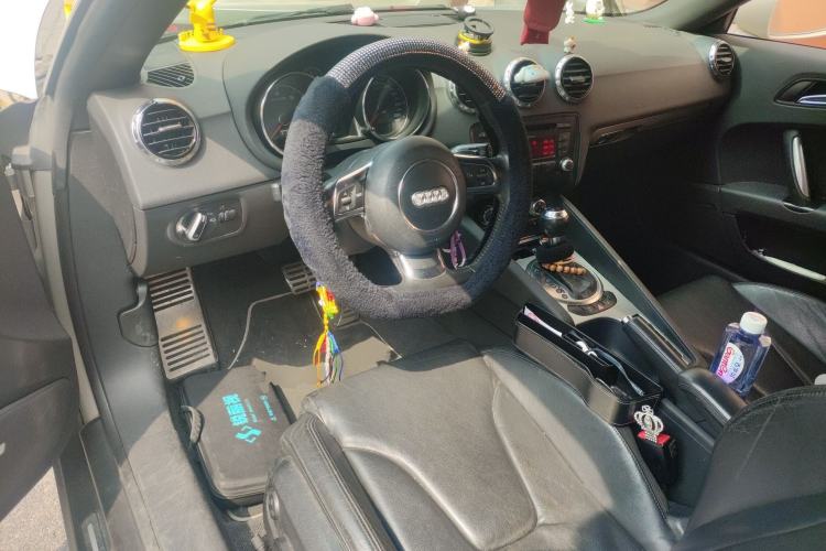 Used Audi TT 2011 TT Roadster 2.0TFSI Center Console