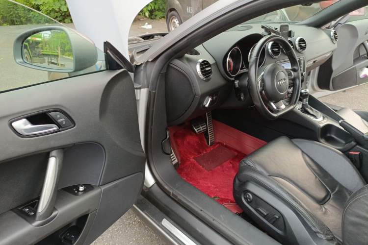 Used Audi TT 2011 TT Coupe 2.0TFSI quattro Driver Seat