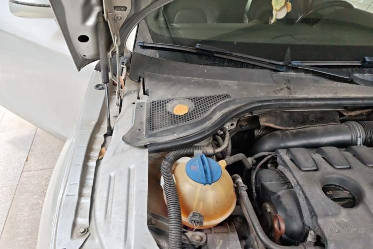 Used Audi TT 2011 TT Coupe 2.0 TFSI Engine Bay Right