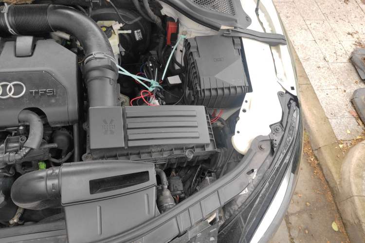 Used Audi TT 2011 TT Roadster 2.0TFSI Engine Bay Left