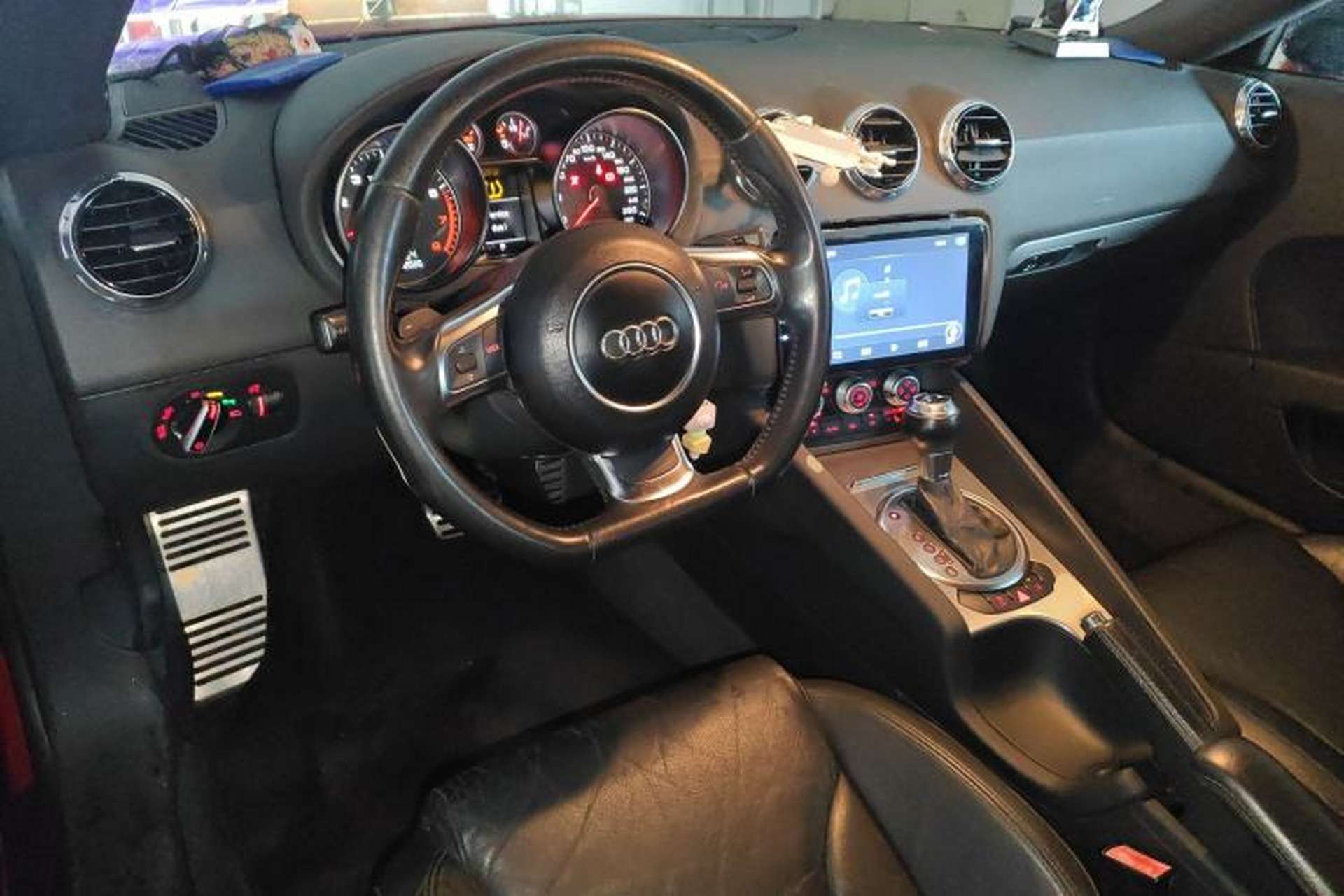 Used Audi TT 2011 TT Roadster 2.0TFSI Center Console