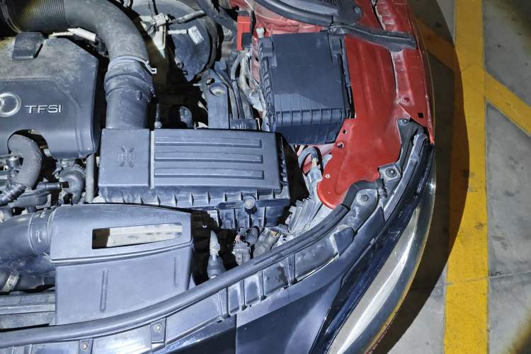 Used Audi TT 2011 TT Roadster 2.0TFSI Engine Bay Left