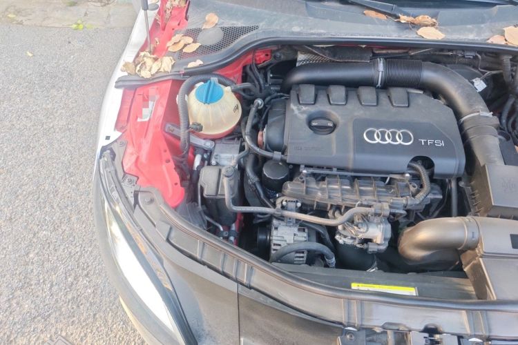 Used Audi TT 2011 TT Coupe 2.0 TFSI Engine Bay Right