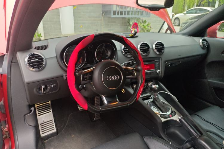 Used Audi TT 2011 TT Coupe 2.0 TFSI Center Console
