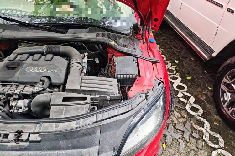 Used Audi TT 2011 TT Coupe 2.0 TFSI Engine Bay Left