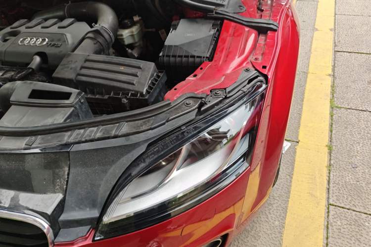 Used Audi TT 2011 TT Coupe 2.0 TFSI Engine Bay Left