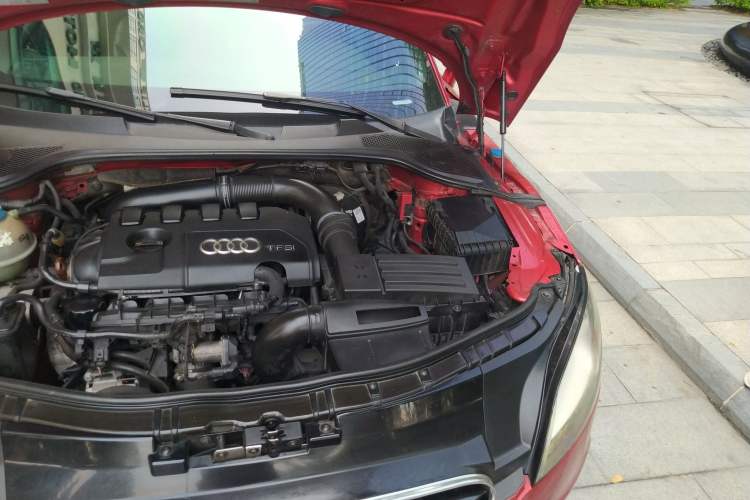 Used Audi TT 2011 TT Coupe 2.0 TFSI Engine Bay Left