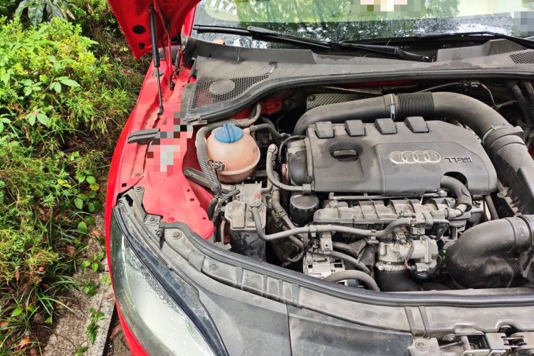 Used Audi TT 2011 TT Coupe 2.0 TFSI Engine Bay Right