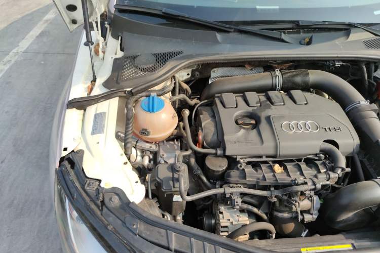 Used Audi TT 2011 TT Coupe 2.0 TFSI Engine Bay Right