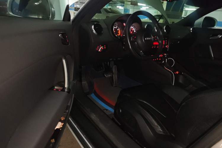 Used Audi TT 2011 TT Coupe 2.0 TFSI Driver Seat