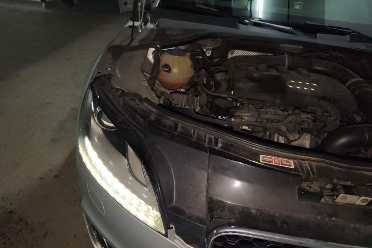Used Audi TT 2011 TT Coupe 2.0 TFSI Engine Bay Right