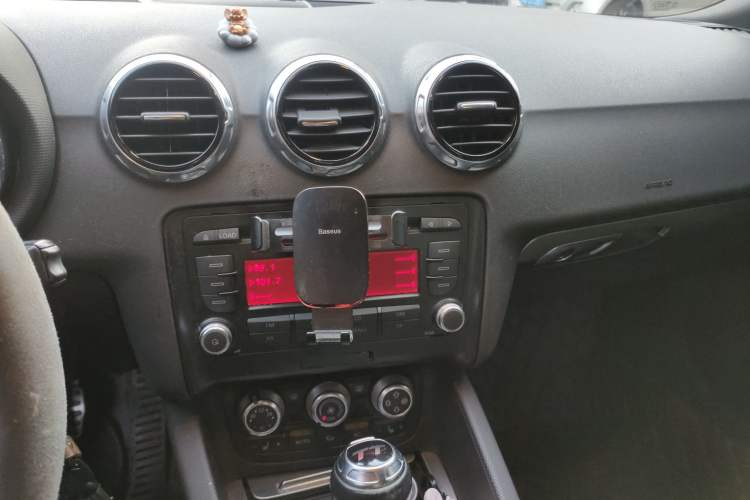 Used Audi TT 2011 TT Roadster 2.0TFSI Audio And AC Panel
