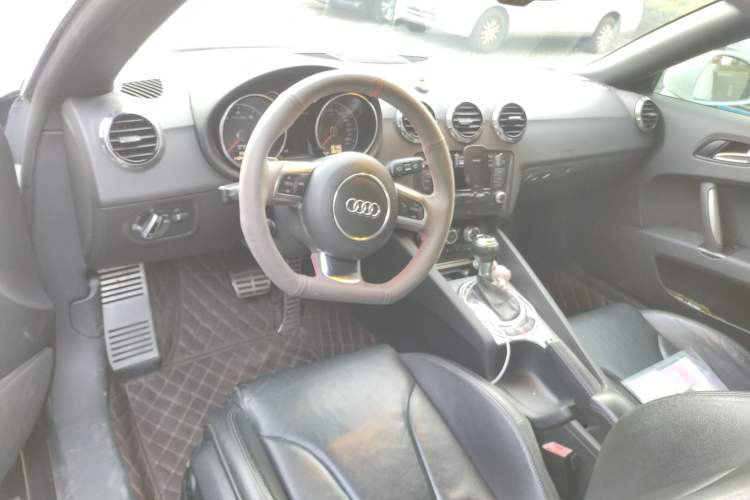 Used Audi TT 2011 TT Roadster 2.0TFSI Center Console